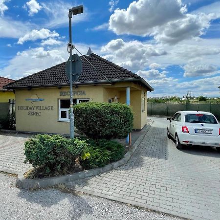 Holiday Village Szenc Kültér fotó