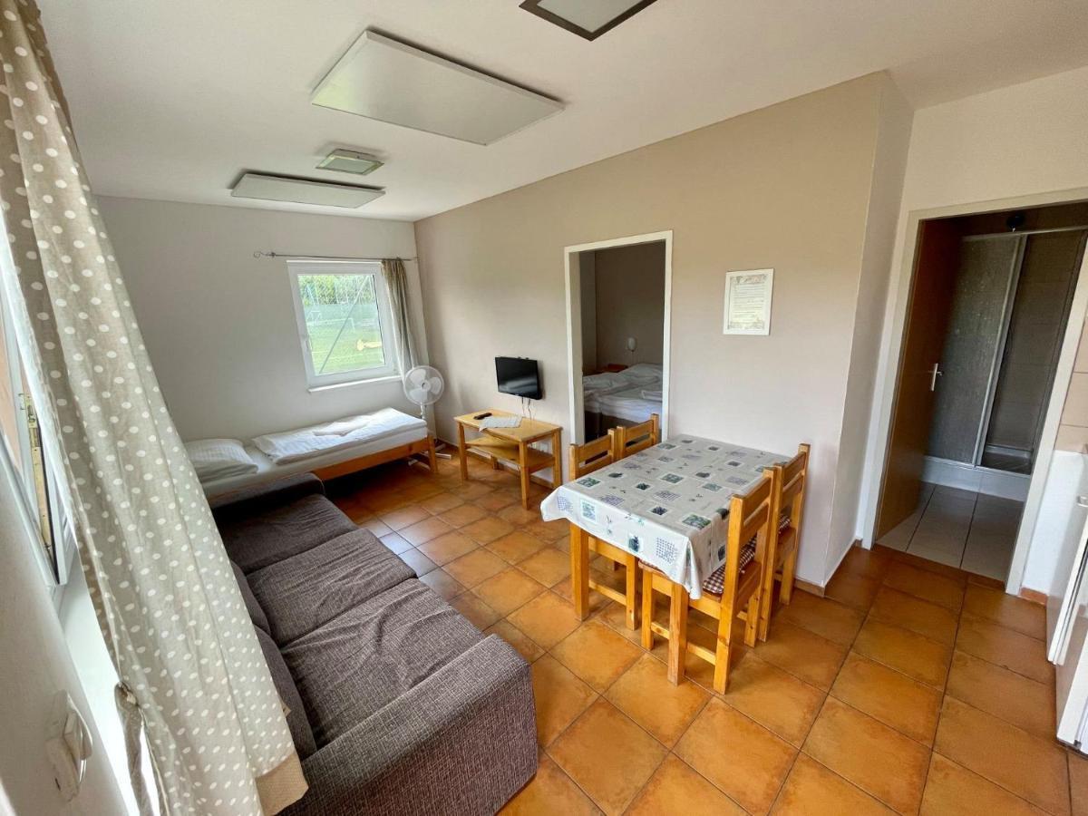 Holiday Village Szenc Kültér fotó