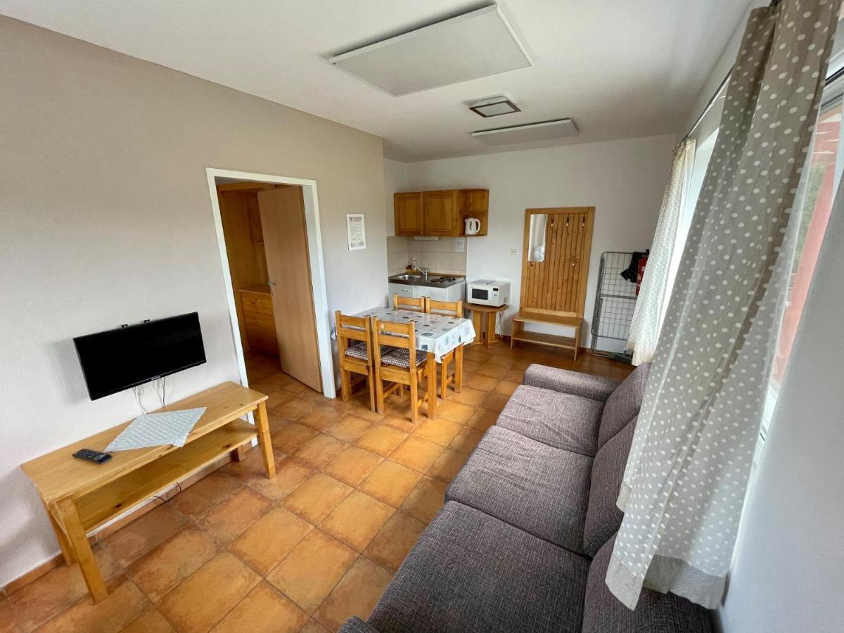 Holiday Village Szenc Kültér fotó