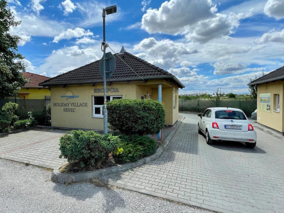 Holiday Village Szenc Kültér fotó
