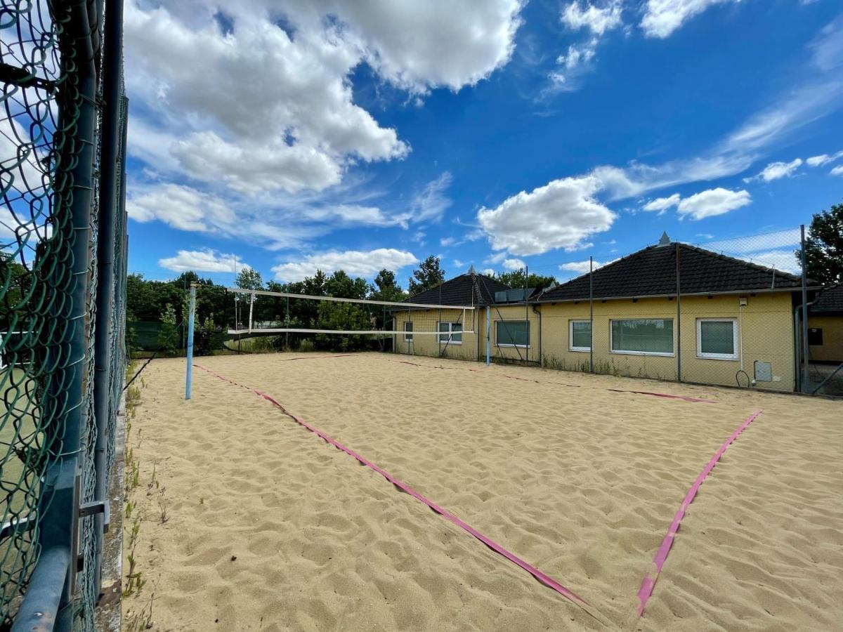 Holiday Village Szenc Kültér fotó